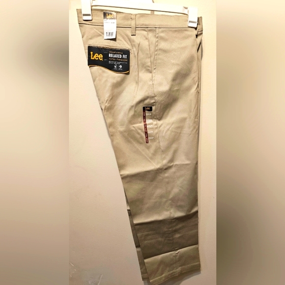 Lee Men's Total Freedom Stretch Relaxed Fit - Flat Front Pants - Sand, 33W x 29L - Picture 3 of 7